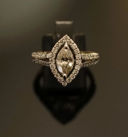 14k (585/°°) yellow and white gold ring centered...