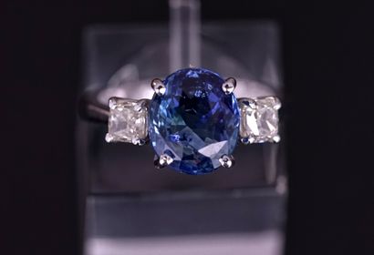 RING in 18k white gold (750/°°) set with...