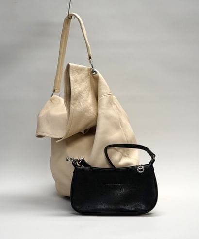 LONGCHAMPS - POCHETTE en cuir grainé noir....