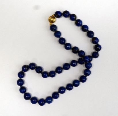 NECKLACE choker composed of 40 lapis lazuli...