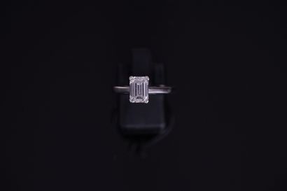 SOLITARY RING in 18k (750/°°) white gold...