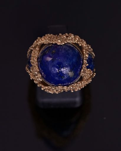 18k (750/°°) yellow gold ring set with a...
