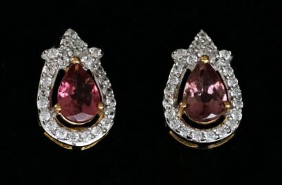 PAIR OF EARRINGS in gilt silver 925/°° (vermeil)...