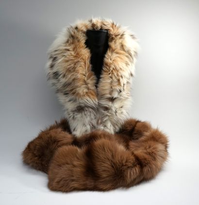 SET composed of a small cape in black wool...