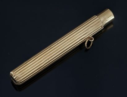 AC - PORTE-CRAYON godronné en or 14k (585/°°)....