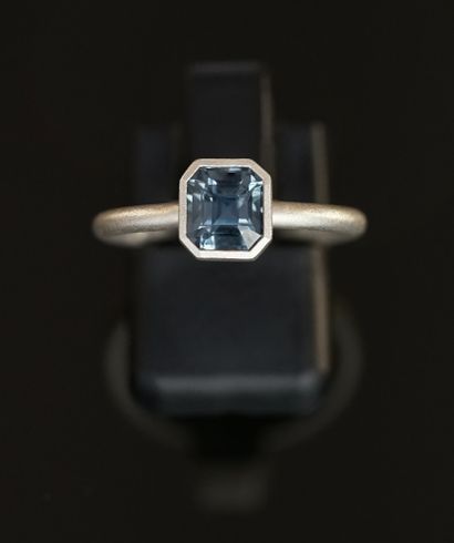 
RING in silver 925/°° decorated with a blue...