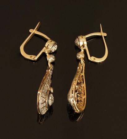 PENDANTS D'OREILLES en or jaune 18K (750/°°),...