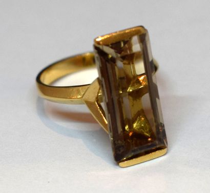RING in 18K (750/°°) yellow gold, set with...