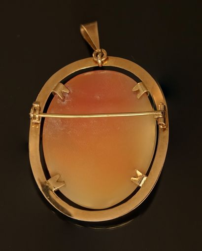 Imposante BROCHE en or jaune 18K (750/°°)...