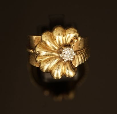 18k (750/°°) yellow gold ring set with a...