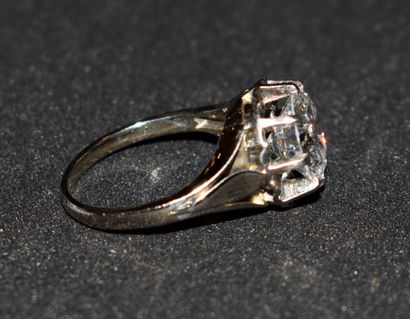 Solitaire ring in 18K (750/°°) white gold...