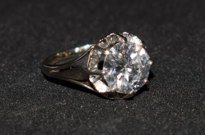 Solitaire ring in 18K (750/°°) white gold...