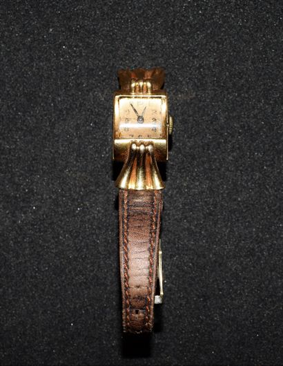 WATCH in 18K yellow gold (750/°°), in a 1940s...