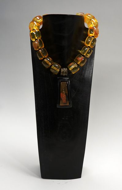 DOMINIQUE DENAIVE - Resin necklace made of...