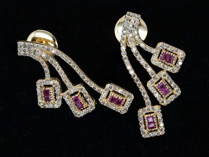 PAIR OF EARRINGS in silver gilt (vermeil)...