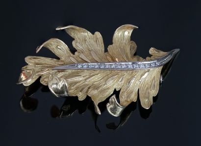 18k (750/°°) yellow gold BROCHURE featuring...