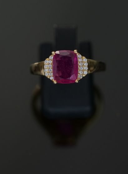 GOLDEN SILVER RING 925/°° centered with a...