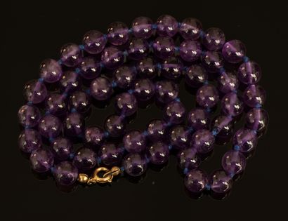 NECKLACE of amethyst balls. Gold plated clasp....