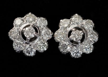 PAIR OF EARRINGS in 18k white gold (750/°°)...