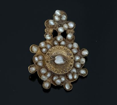 ELEMENTde parure en or 18K (750/°° ) et perles,...
