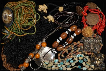 FANTAISIE - LOT of ethnic style costume jewelry...