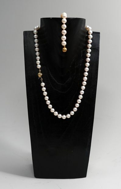 COLLAR choker and BRACELET in cultured pearls,...