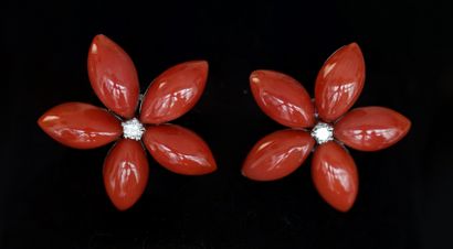 
PAIR OF 18k (750/°°) white gold earrings...