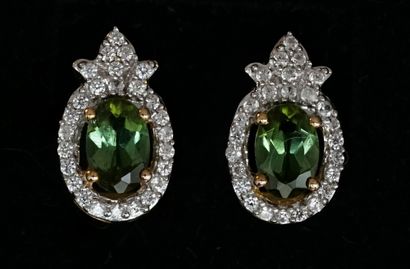 PAIR OF EARRINGS in gilt silver 925/°° (vermeil)...