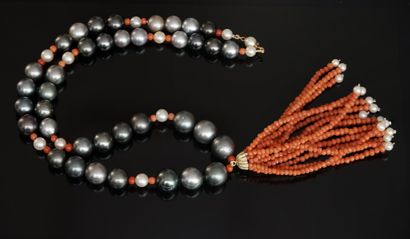 NECKLACE made of Tahitian pearls, 8mm to...