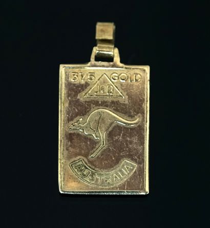 9K (375/°) yellow gold plate pendant engraved...