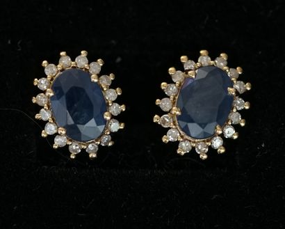 PAIR OF EARRINGS in 18K (750/°°) yellow gold,...