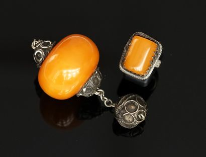 PENDANT in silver metal decorated with a...
