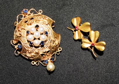 18K (750/°°) yellow gold BROCHURE PENDANT,...