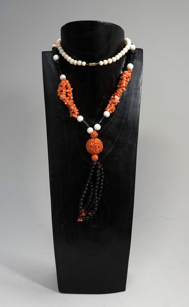 SAUTOIR composed of orange and white coral...