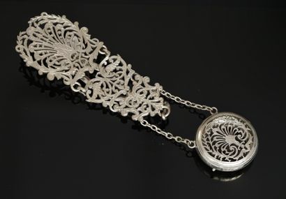 CHATELAINE en métal avec porte montre à décor...
