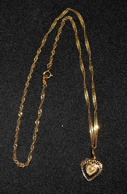 
22K gold chain, Singapore mesh, with a heart...