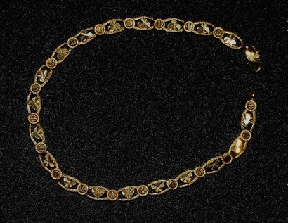 
BRACELET in 22K yellow gold, fancy stitch....