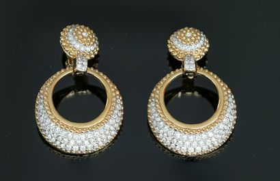 NINA RICCI - PAIR OF EAR CLIPS in gilded...