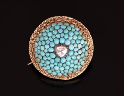 
BROCHE MEDAILLON en métal doré en forme...