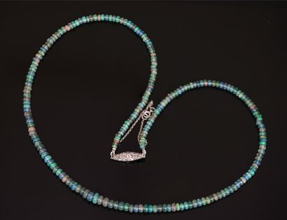 FINE NECKLACE of smooth opal beads. The clasp...