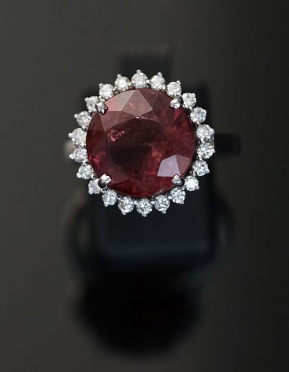 RING in 18k white gold (750/°°) set with...