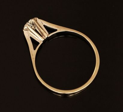 SOLITARY RING in 18k (750/°°) white gold...