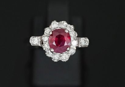 RING in 18k (750°/°°) white gold centered...