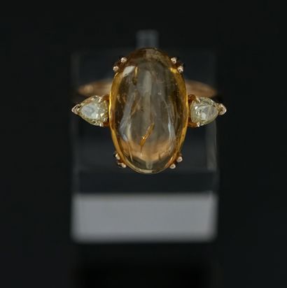 RING in 18k (750/°°) pink gold, centered...