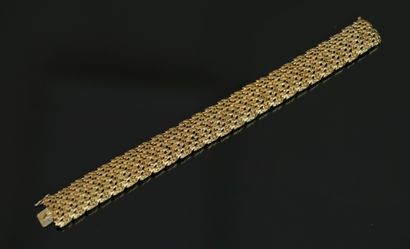 
BRACELET in yellow metal formed by interlocking...