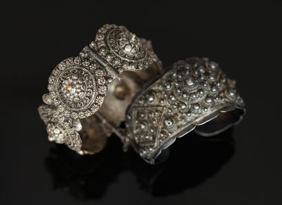 
SET of 2 rigid bracelets in silver and silver...