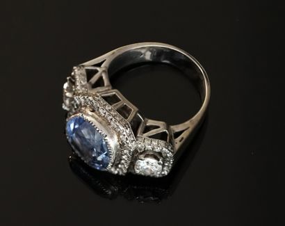 18k (750°/°°) white gold ring with geometric...