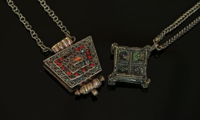 SET composed of 2 necklaces with metal pendants...