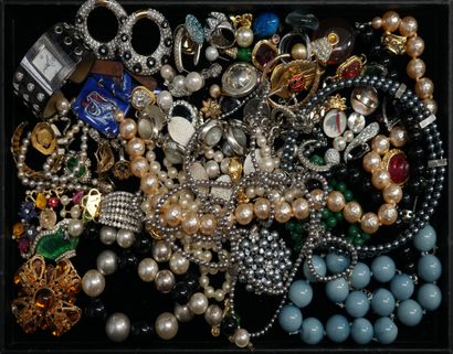 FANTAISIE - LOT of fancy jewelry in gold...