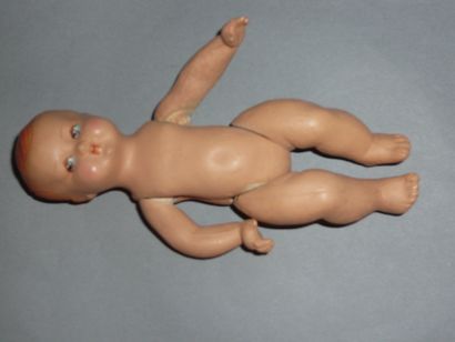 Poupette en composition (vers 1930) Ht :13,5cm...